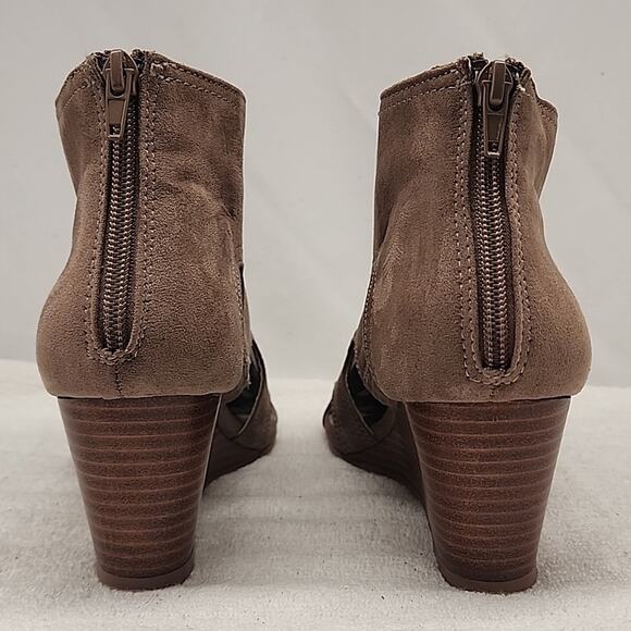 TORRID CUTOUT PEEP-TOE WEDGES TAN SUEDE LADIES SIZE 8WW VGUC - Picture 9 of 16